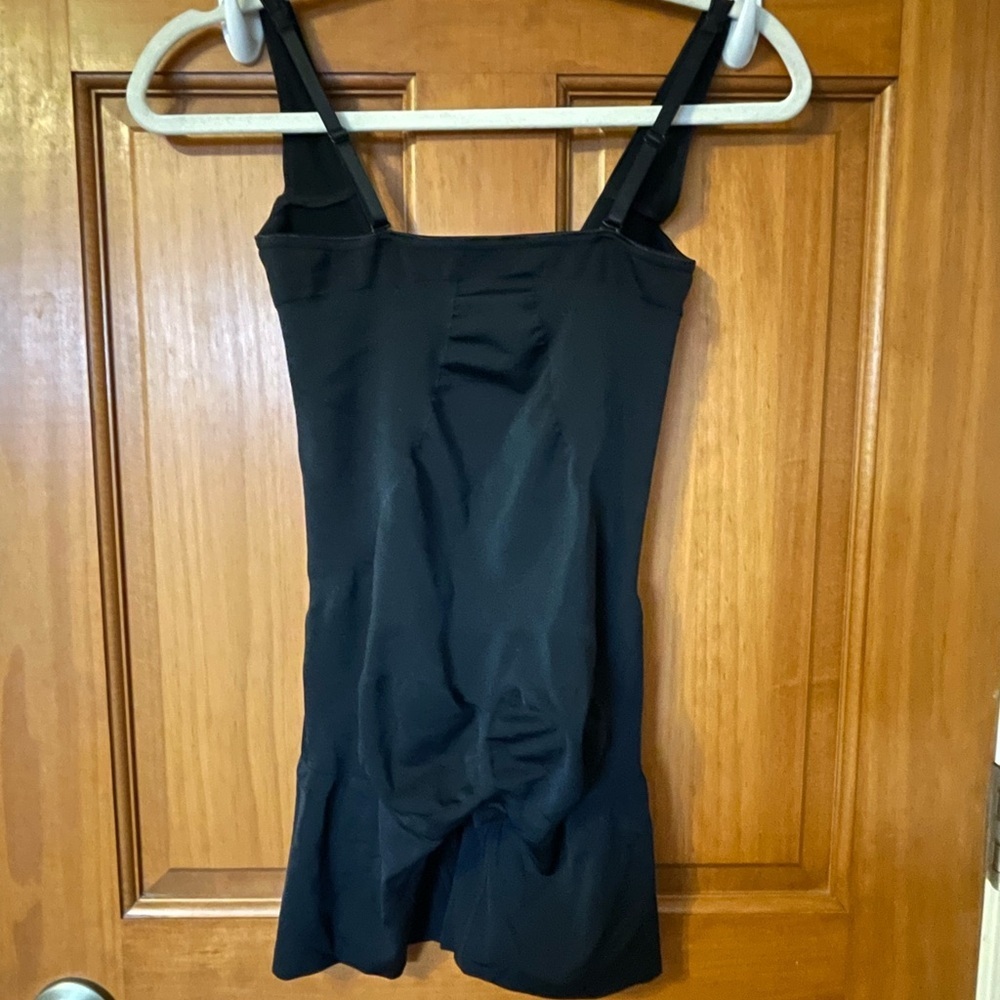Women's shape wear. Assets by Spanx - Picture 2 of 5